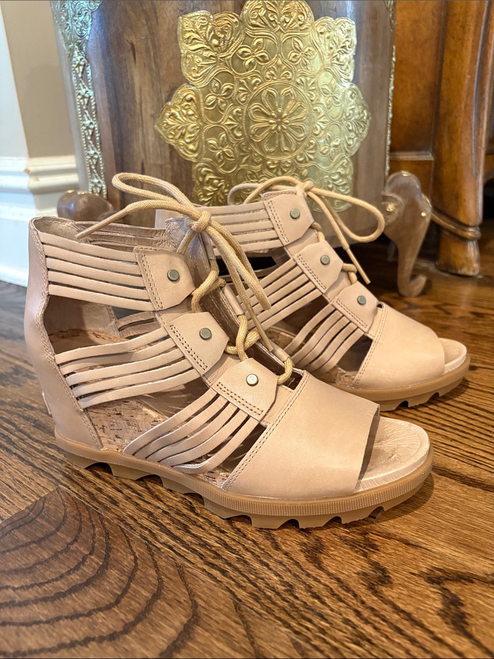 Women's Tan Strappy Lace-Up Gladiator Wedge Sandals size 9